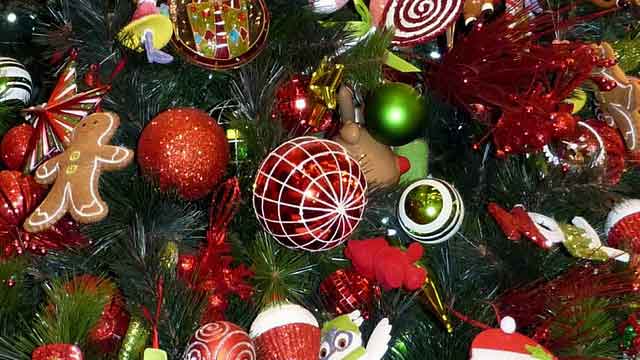 How to Decorate a Christmas Tree Professionally with Mesh Ribbon