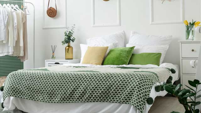 how-to-make-your-bedroom-cozy-on-a-budget-15-ways