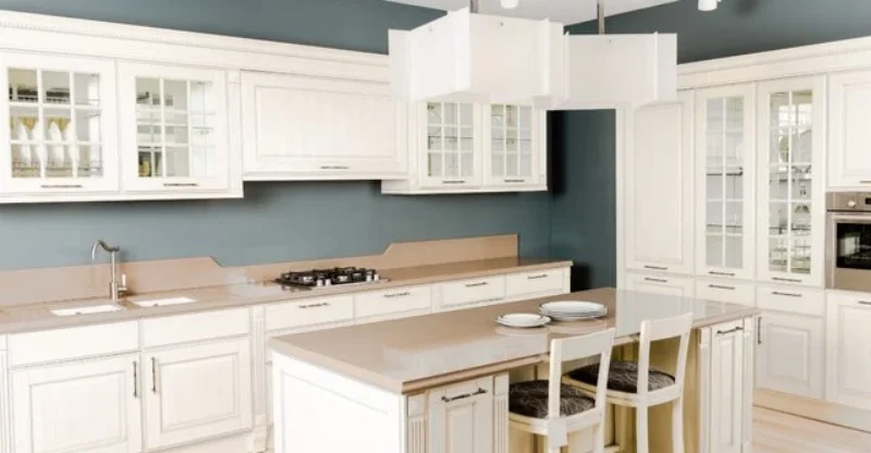 6 Decorative Color Ideas to Jazz Up a Kitchen With Neutral Cabinets