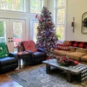 How Do Interior Designers Decorate for Christmas? 7 Expert Tips & Trends