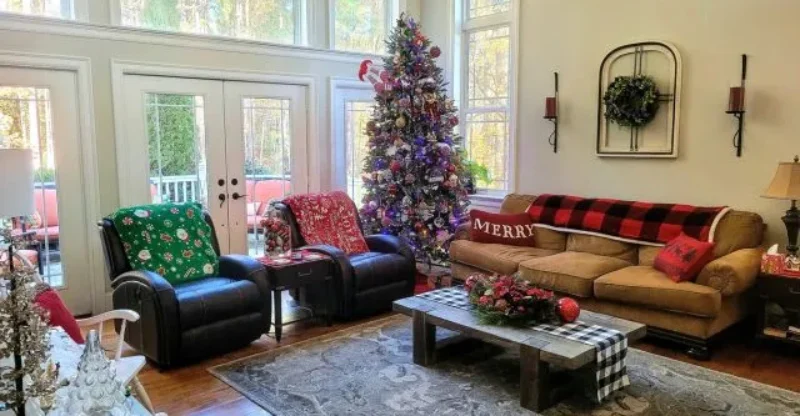 How Do Interior Designers Decorate for Christmas? 7 Expert Tips & Trends